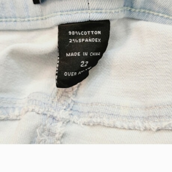Ashley Stewart Women's Distressed Frayed Hem Light Denim Short Shorts sz 22 - Picture 7 of 7